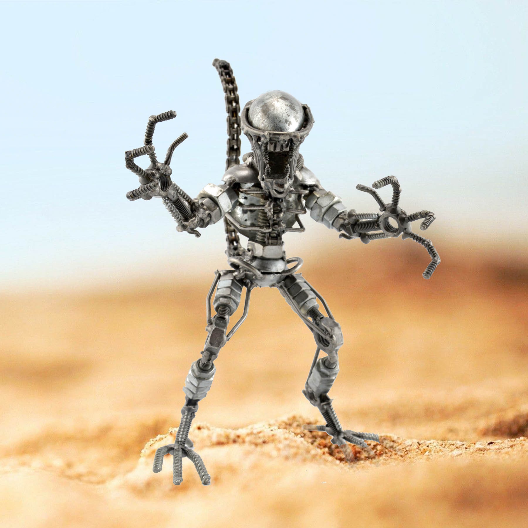 Alien xenomorph Metal Sculpture : Alien Scrap Metal