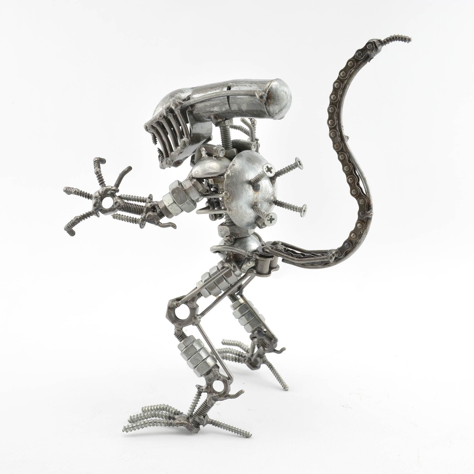 Alien xenomorph Metal Sculpture : Alien Scrap Metal