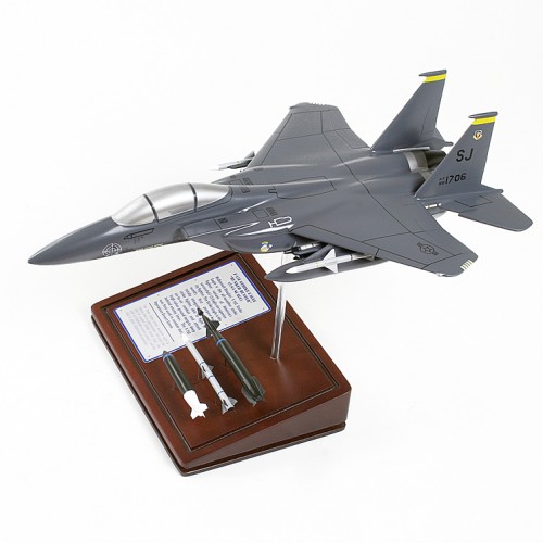 Boeing F-15E STRIKE EAGLE Model Scale:1/64