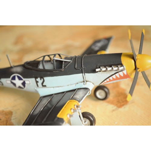 1943 Grey Mustang P51 1:40 Scale Model Plane