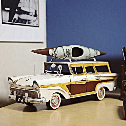 Fords Woody-Look Country Squire with Kayak - Model Car