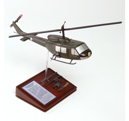 Sikorsky UH-1D HUEY GUNSHIP Model Scale:1/40