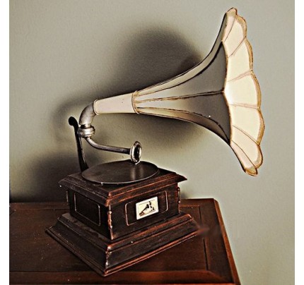 1911 HMV Gramophone Monarch Model V - record player with horn