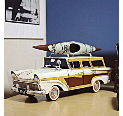 Fords Woody-Look Country Squire with Kayak - Model Car