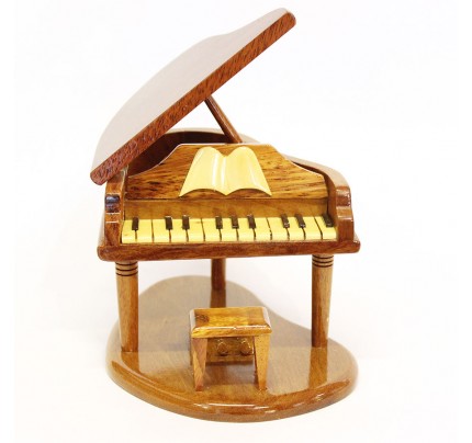 Wooden Piano Model : Mahogany Wood Design